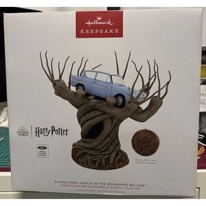 Hallmark Harry Potter Flying Ford Anglia in the Whomping Willow Tree Topper